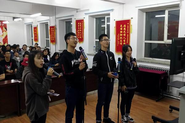 太阳成tyc7111cc集团社团联合会举办“喜迎国庆,唱响未来”主题文艺晚会12.jpg 太阳成tyc7111cc集团社团联合会举办“喜迎国庆,唱响未来”主题文艺晚会12.jpg